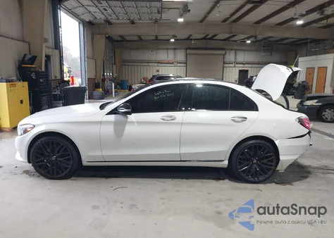 2015 Mercedes-Benz C 300 4Matic из США, поврежденный, VIN 55SWF4KB2FU004736